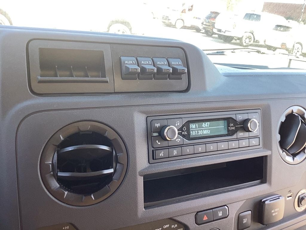 2025 Ford E-Series Cutaway E-350 SRW