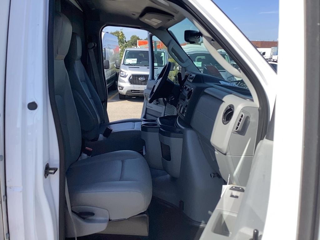 2025 Ford E-Series Cutaway E-350 SRW