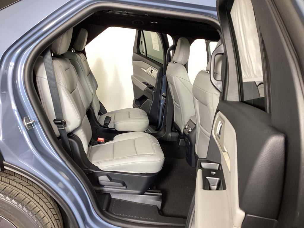 2027 Ford Explorer 4DR 4WD ACTIVE