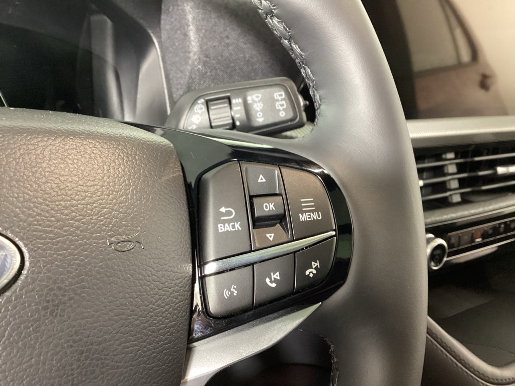 2027 Ford Explorer 4DR 4WD PLTNM