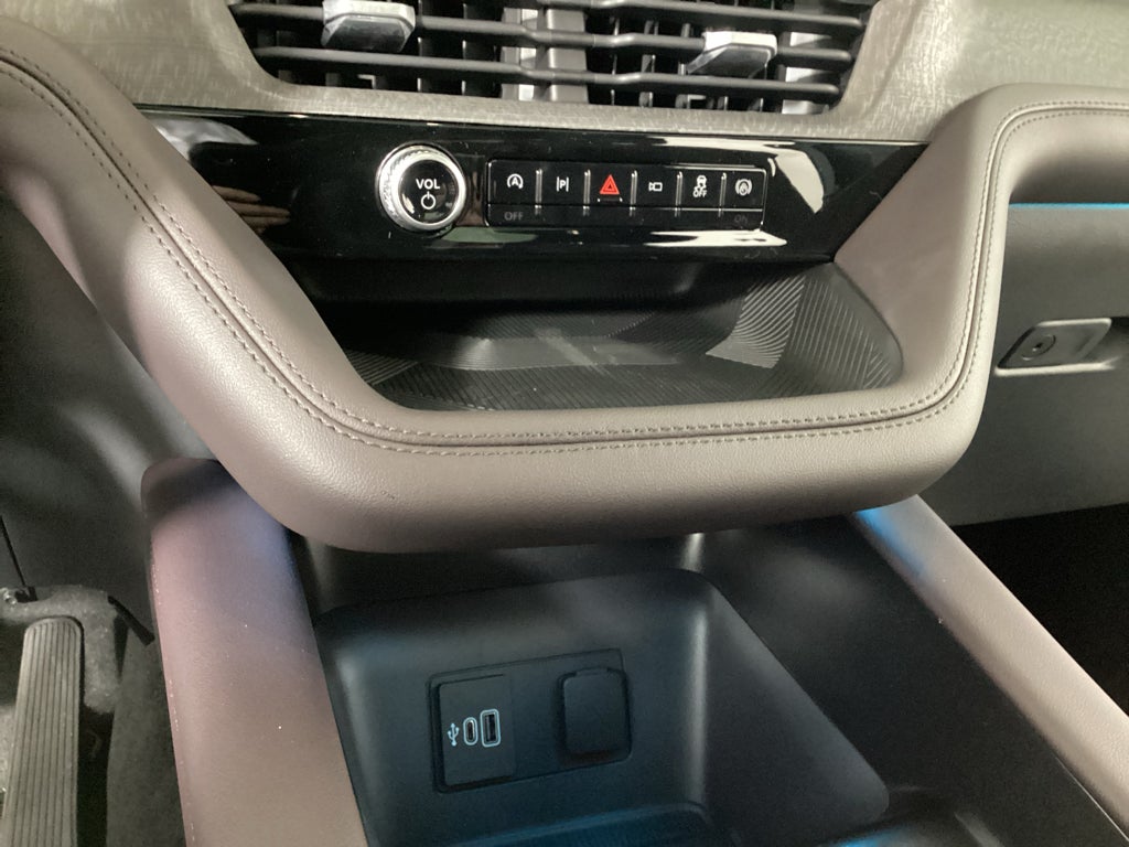 2027 Ford Explorer 4DR 4WD PLTNM