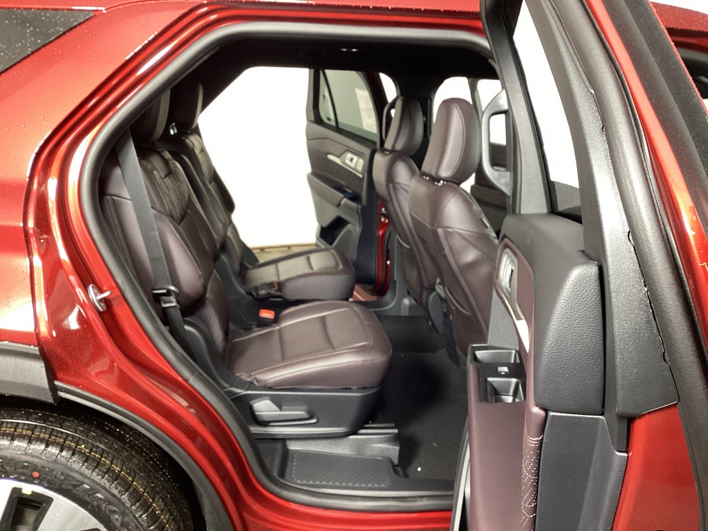 2027 Ford Explorer 4DR 4WD PLTNM