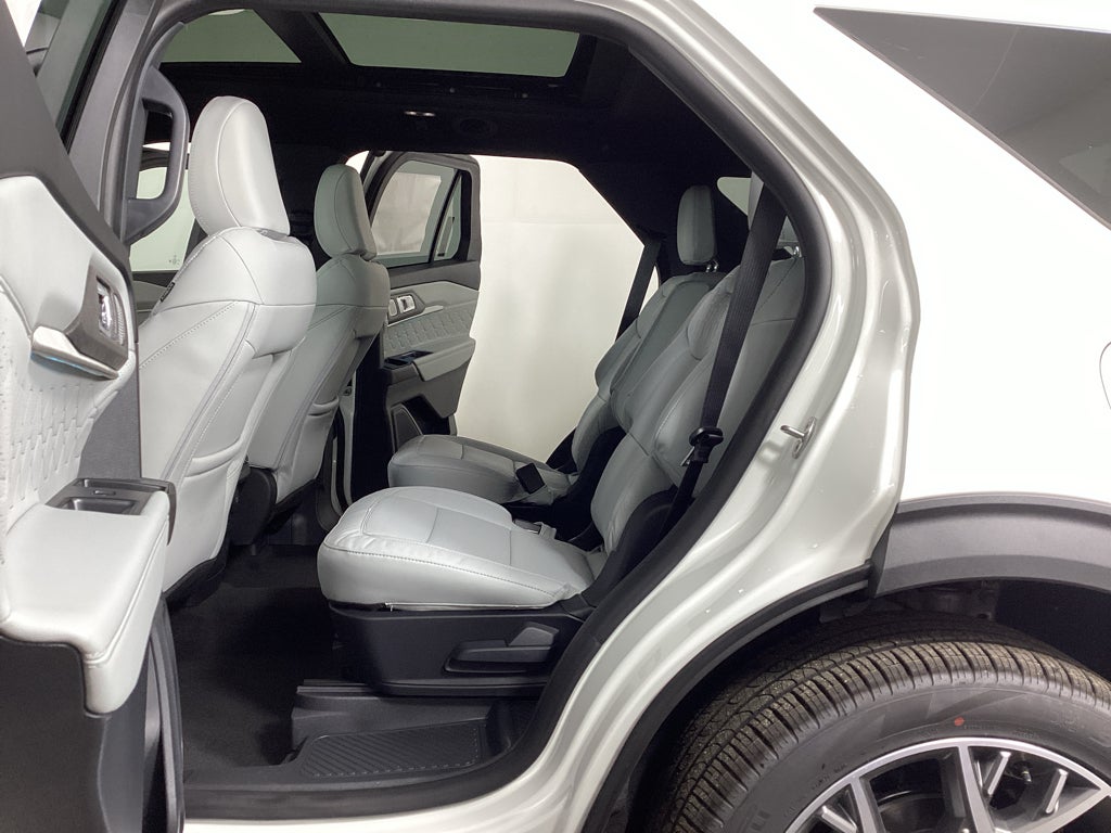 2027 Ford Explorer 4DR 4WD PLTNM