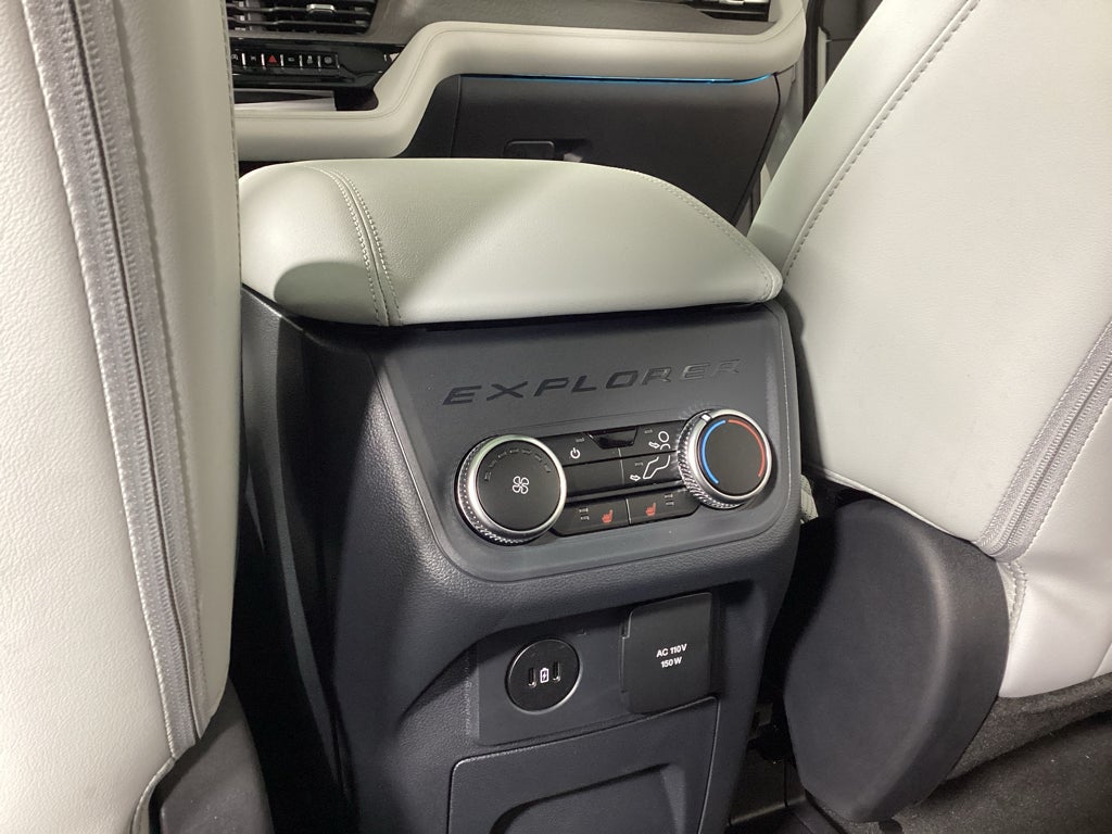 2027 Ford Explorer 4DR 4WD PLTNM