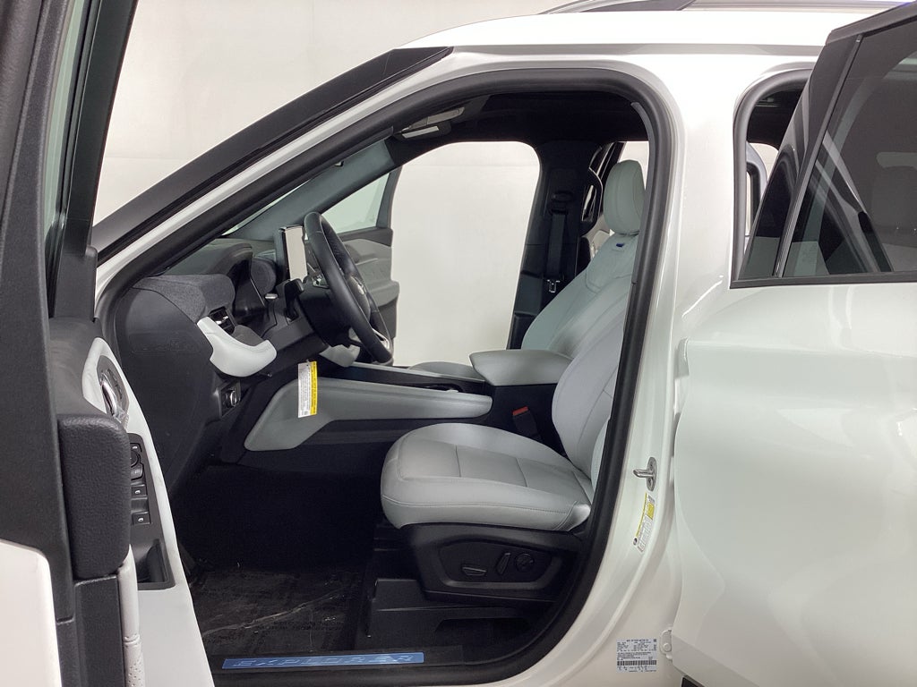 2027 Ford Explorer 4DR 4WD PLTNM