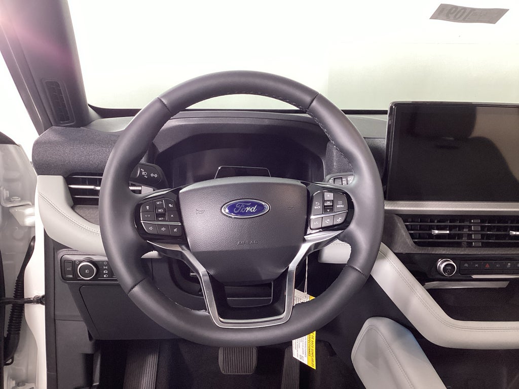 2027 Ford Explorer 4DR 4WD PLTNM