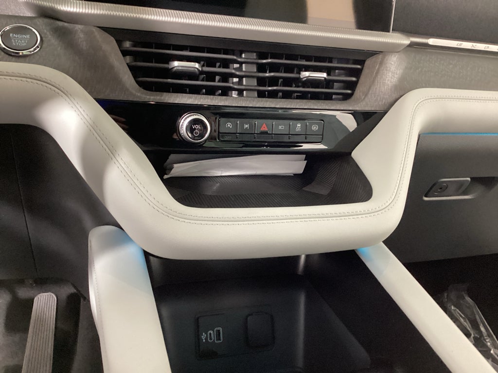 2027 Ford Explorer 4DR 4WD PLTNM