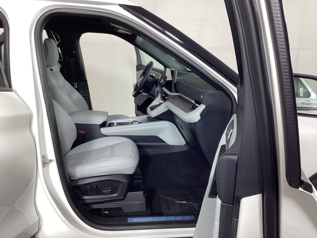 2027 Ford Explorer 4DR 4WD PLTNM