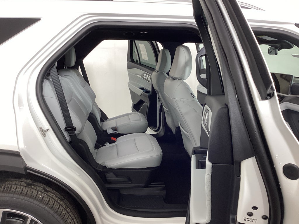 2027 Ford Explorer 4DR 4WD PLTNM