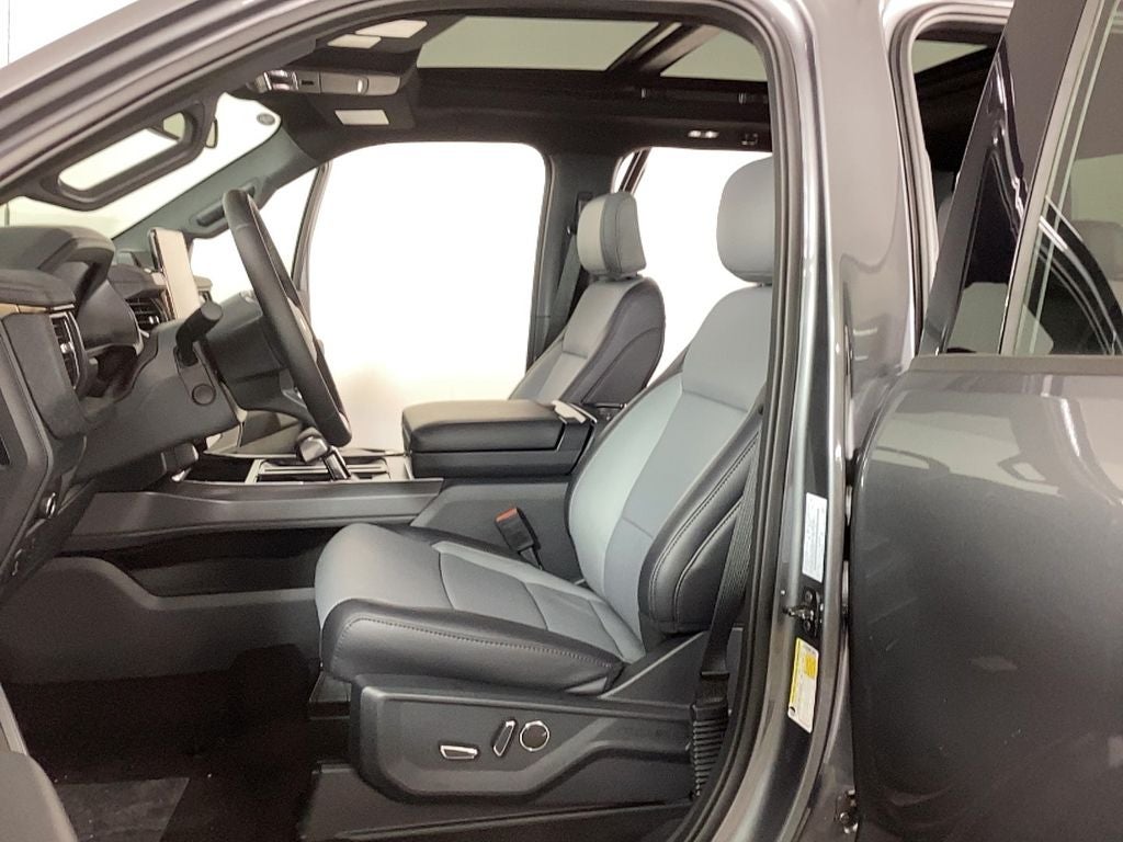 2025 Ford F-150 Lightning Lariat®