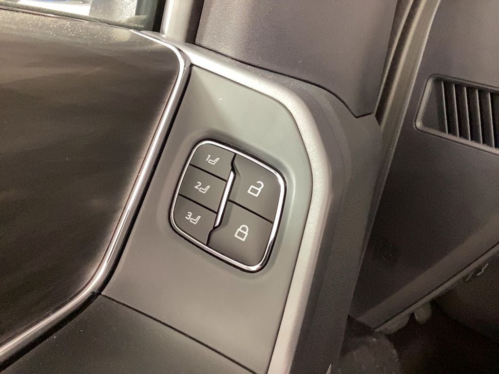 2025 Ford F-150 Lightning Lariat®