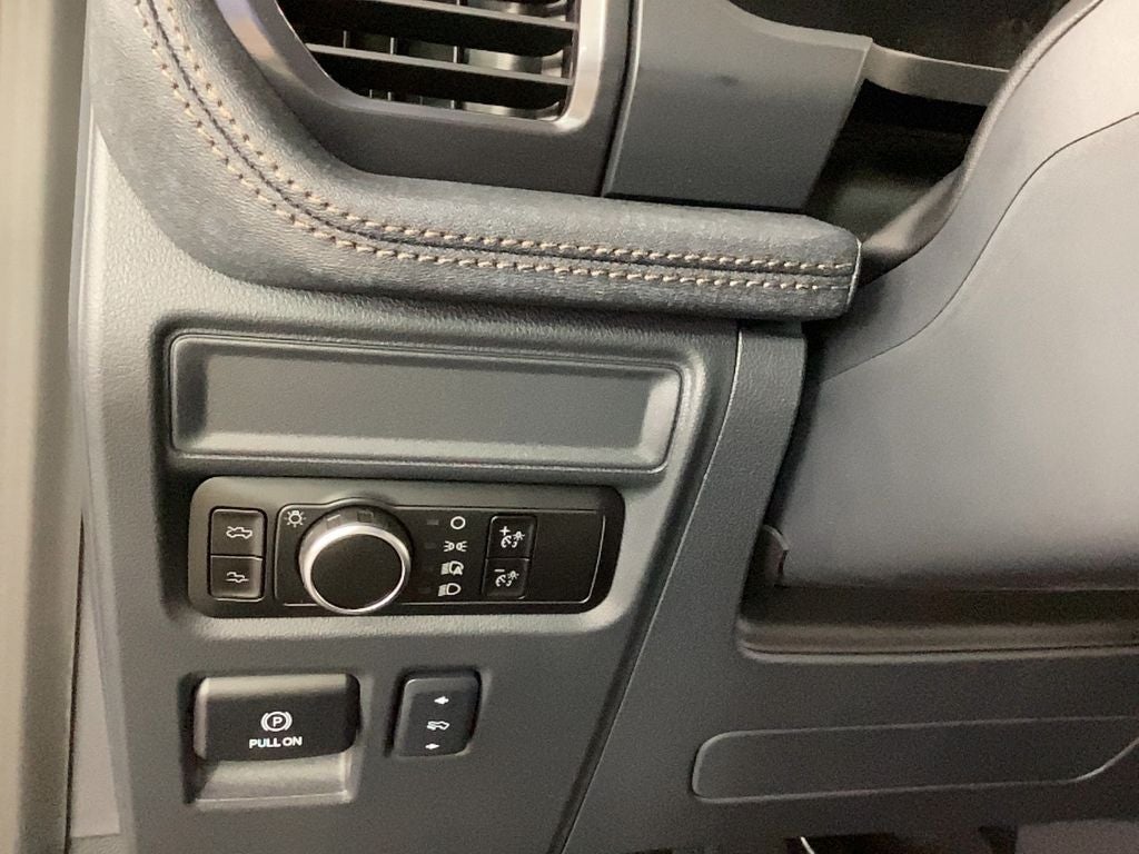 2025 Ford F-150 Lightning Lariat®