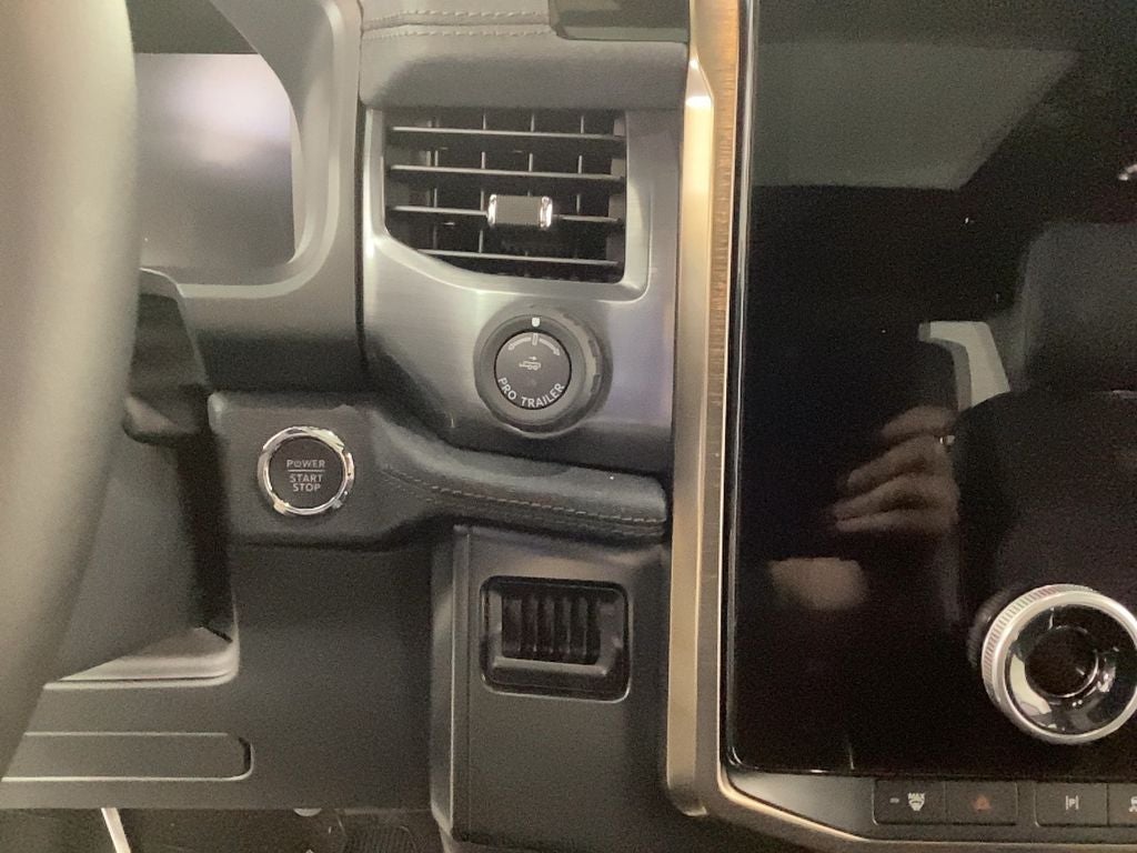 2025 Ford F-150 Lightning Lariat®