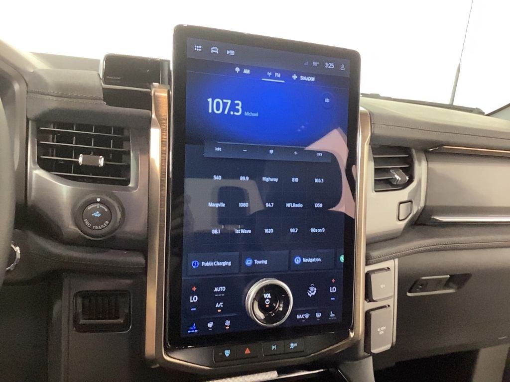 2025 Ford F-150 Lightning Lariat®