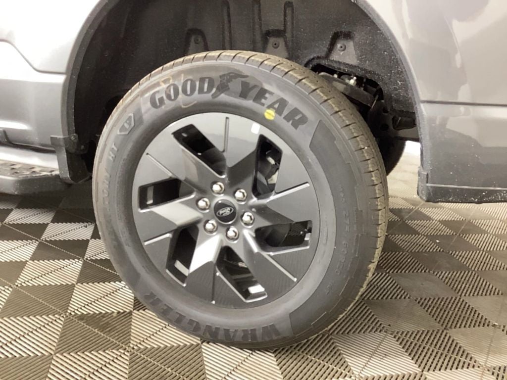 2025 Ford F-150 Lightning Lariat®