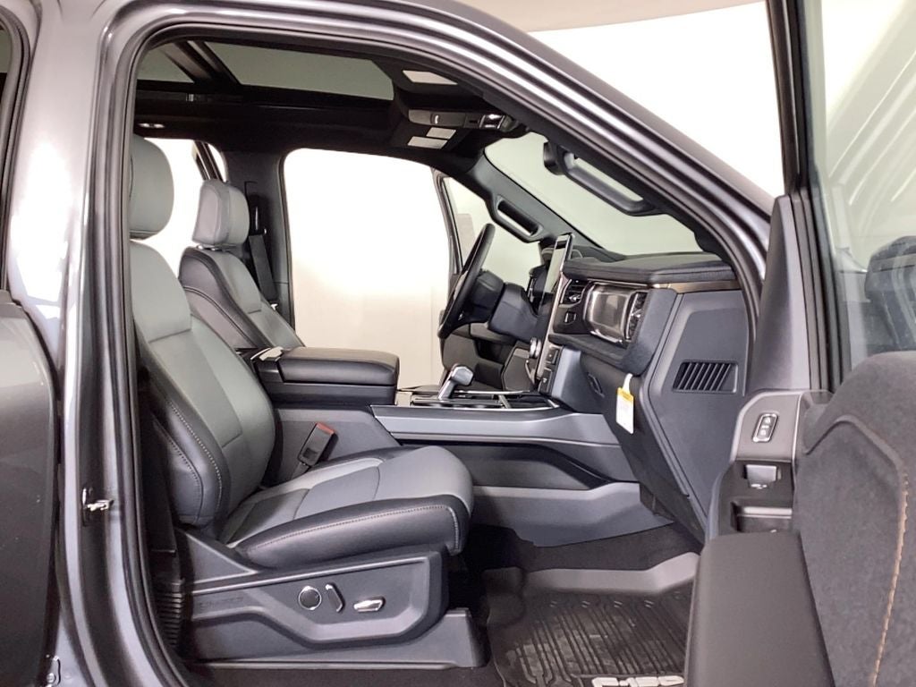 2025 Ford F-150 Lightning Lariat®