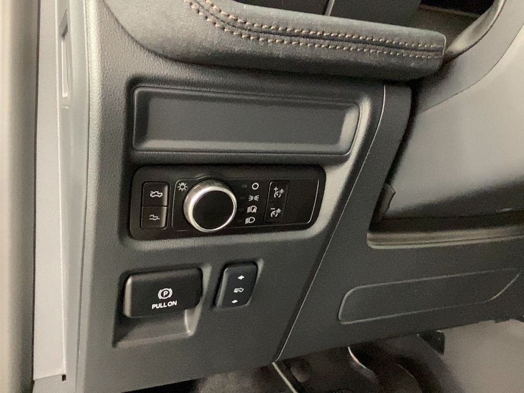 2025 Ford F-150 Lightning Lariat®