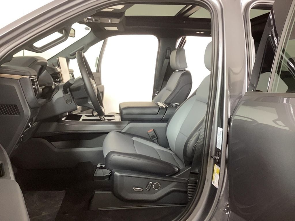 2025 Ford F-150 Lightning Lariat®