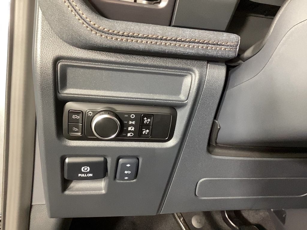 2025 Ford F-150 Lightning Lariat®