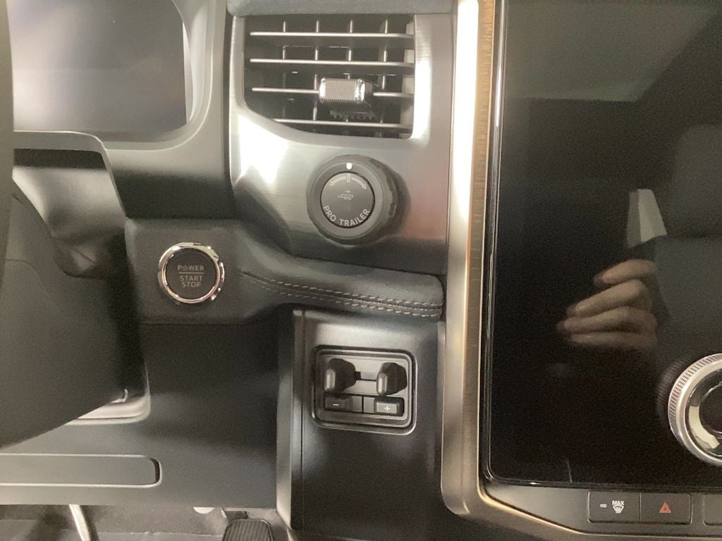 2025 Ford F-150 Lightning Lariat®