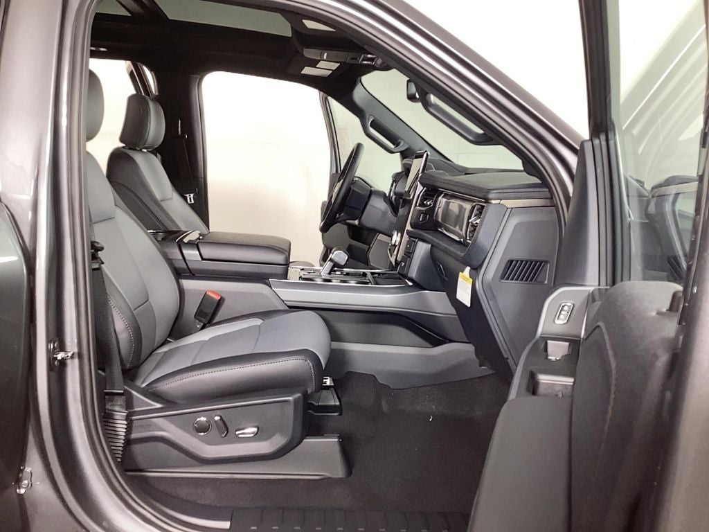 2025 Ford F-150 Lightning Lariat®