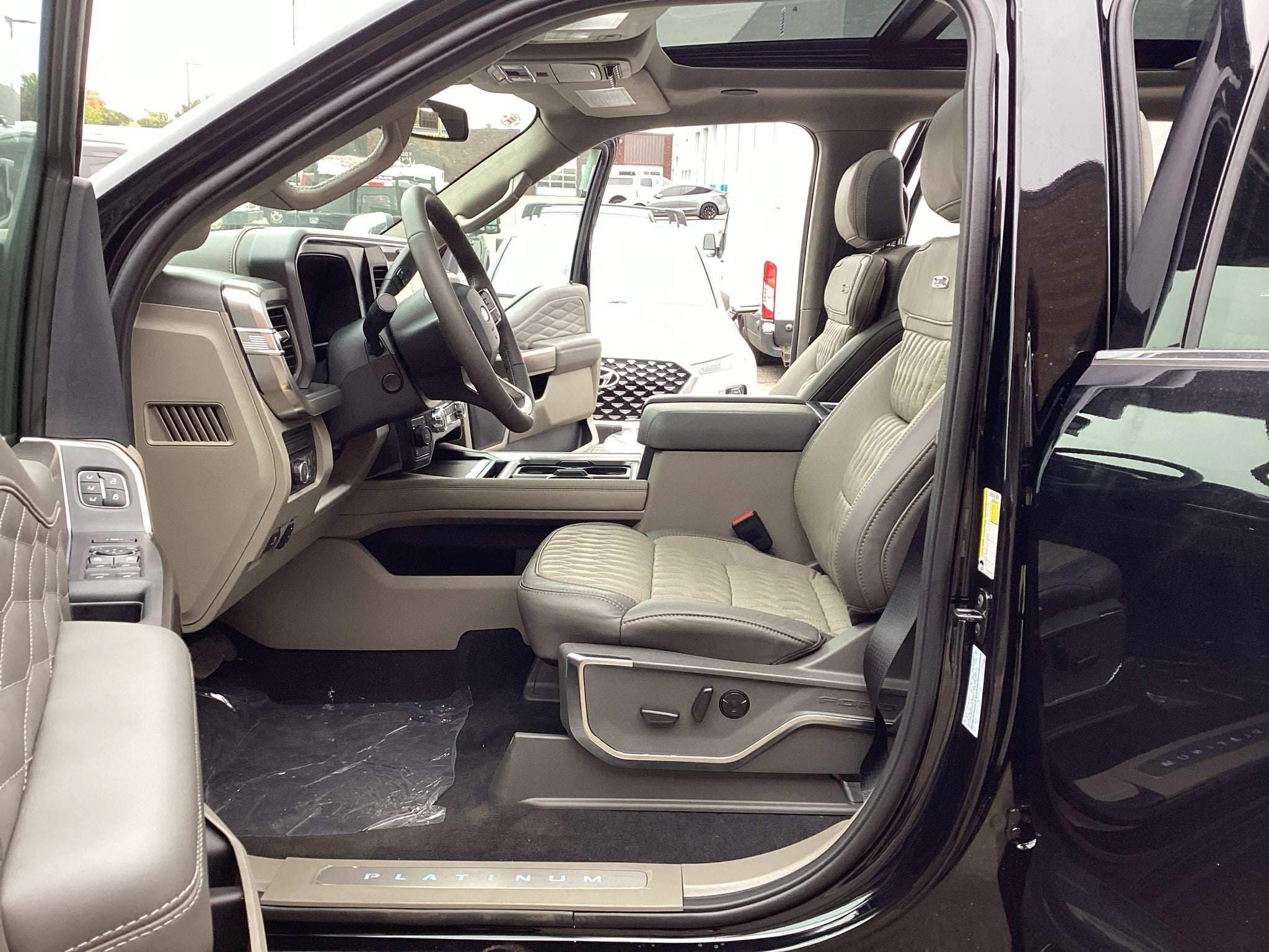 2027 Ford Super Duty F-350 SRW F-350® Platinum®