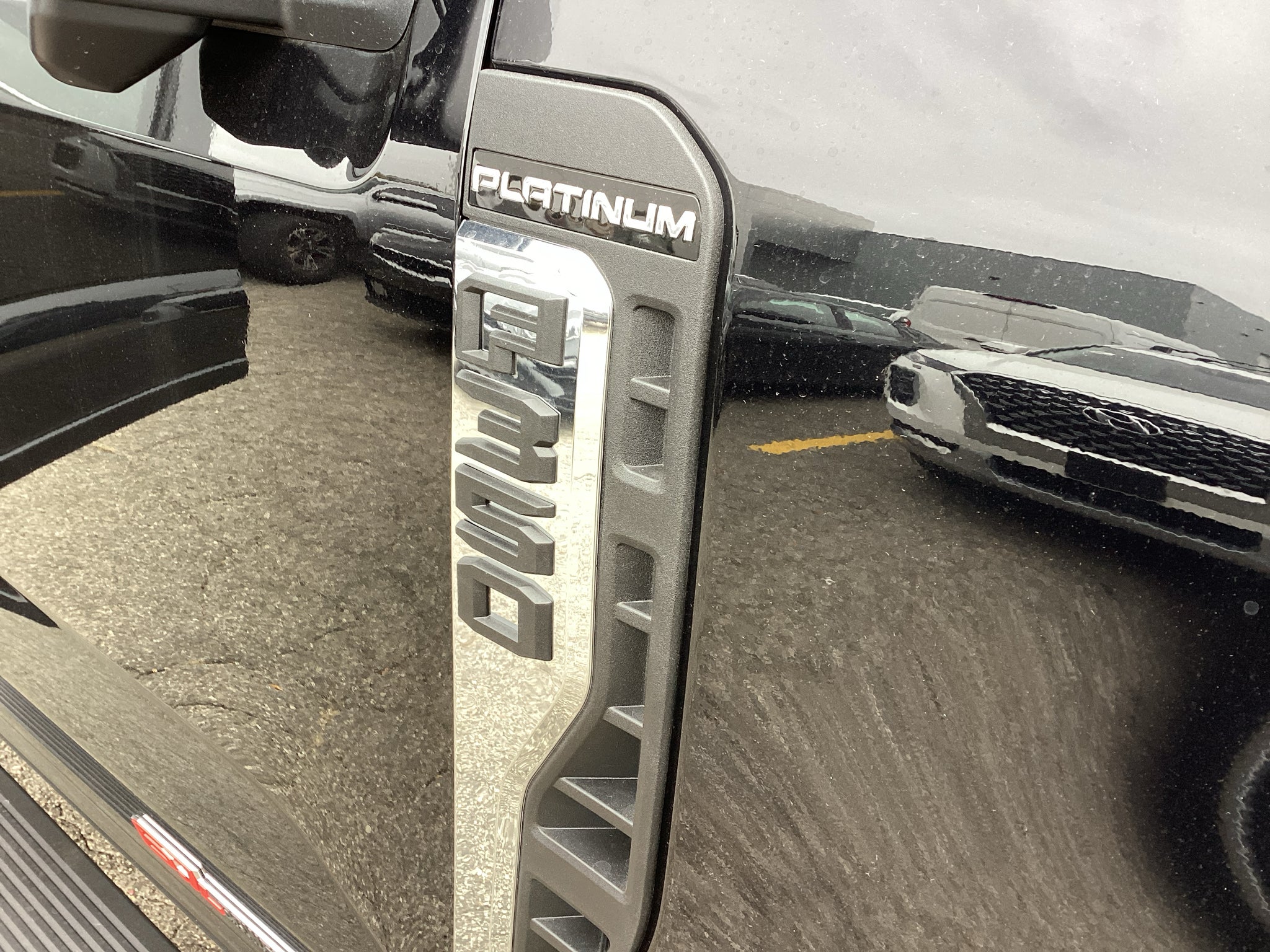 2027 Ford Super Duty F-350 SRW F-350® Platinum®