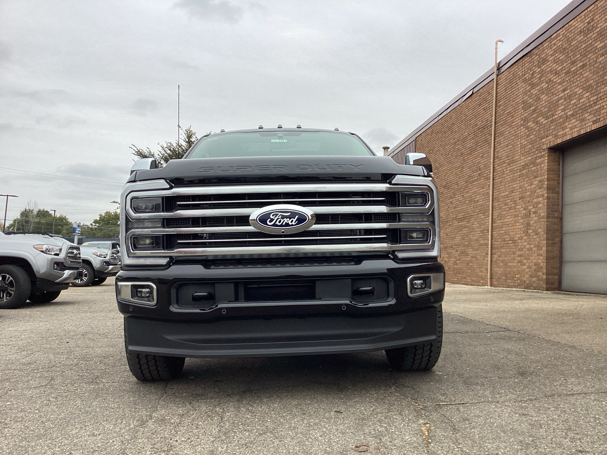 2027 Ford Super Duty F-350 SRW F-350® Platinum®