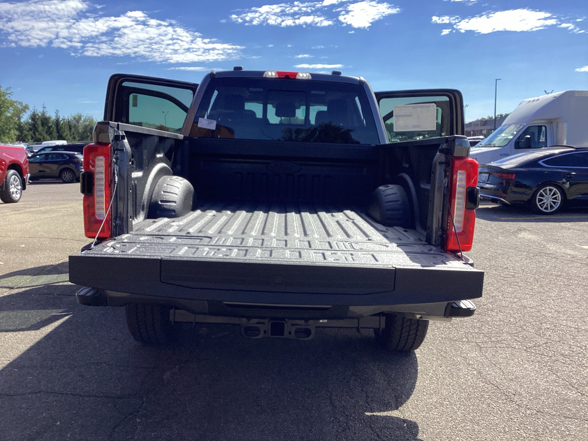 2027 Ford Super Duty F-350 SRW F-350® Lariat®