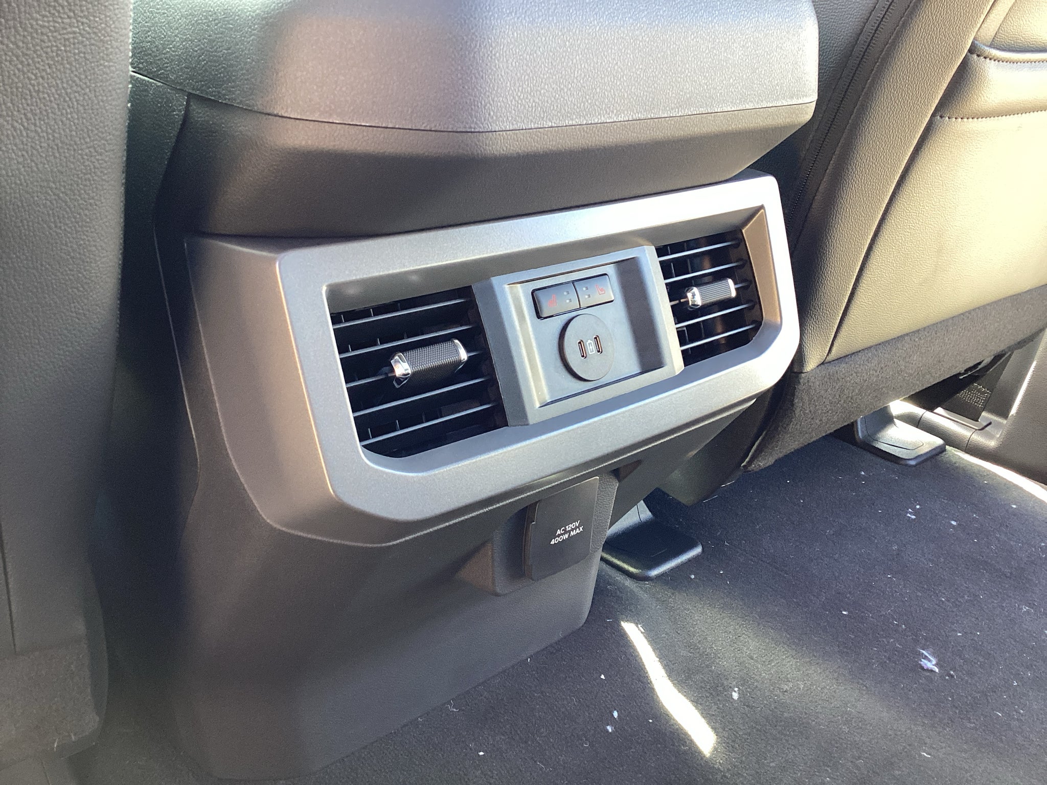 2027 Ford Super Duty F-350 SRW F-350® Lariat®