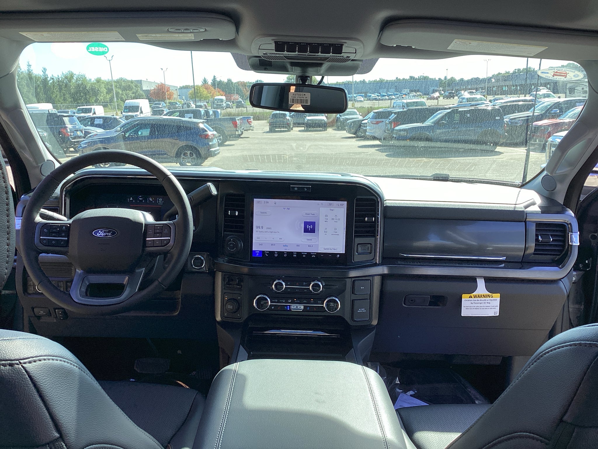 2027 Ford Super Duty F-350 SRW F-350® Lariat®