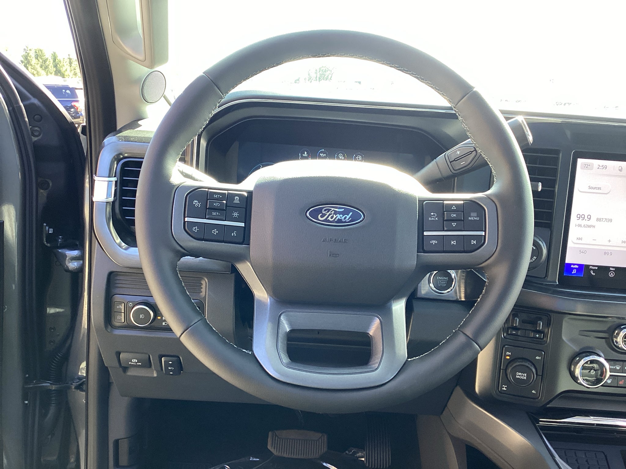 2027 Ford Super Duty F-350 SRW F-350® Lariat®
