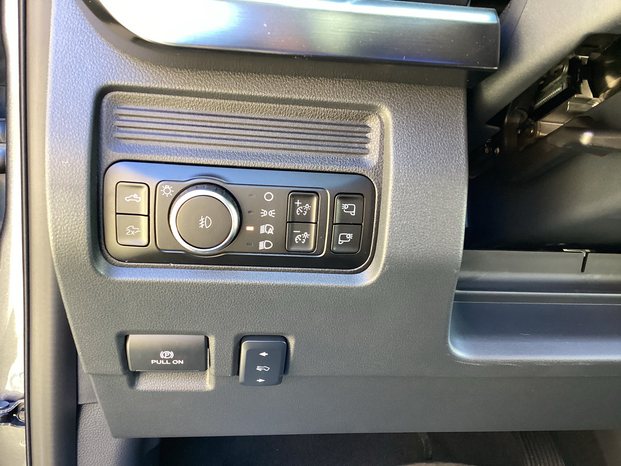 2027 Ford Super Duty F-350 SRW F-350® Lariat®