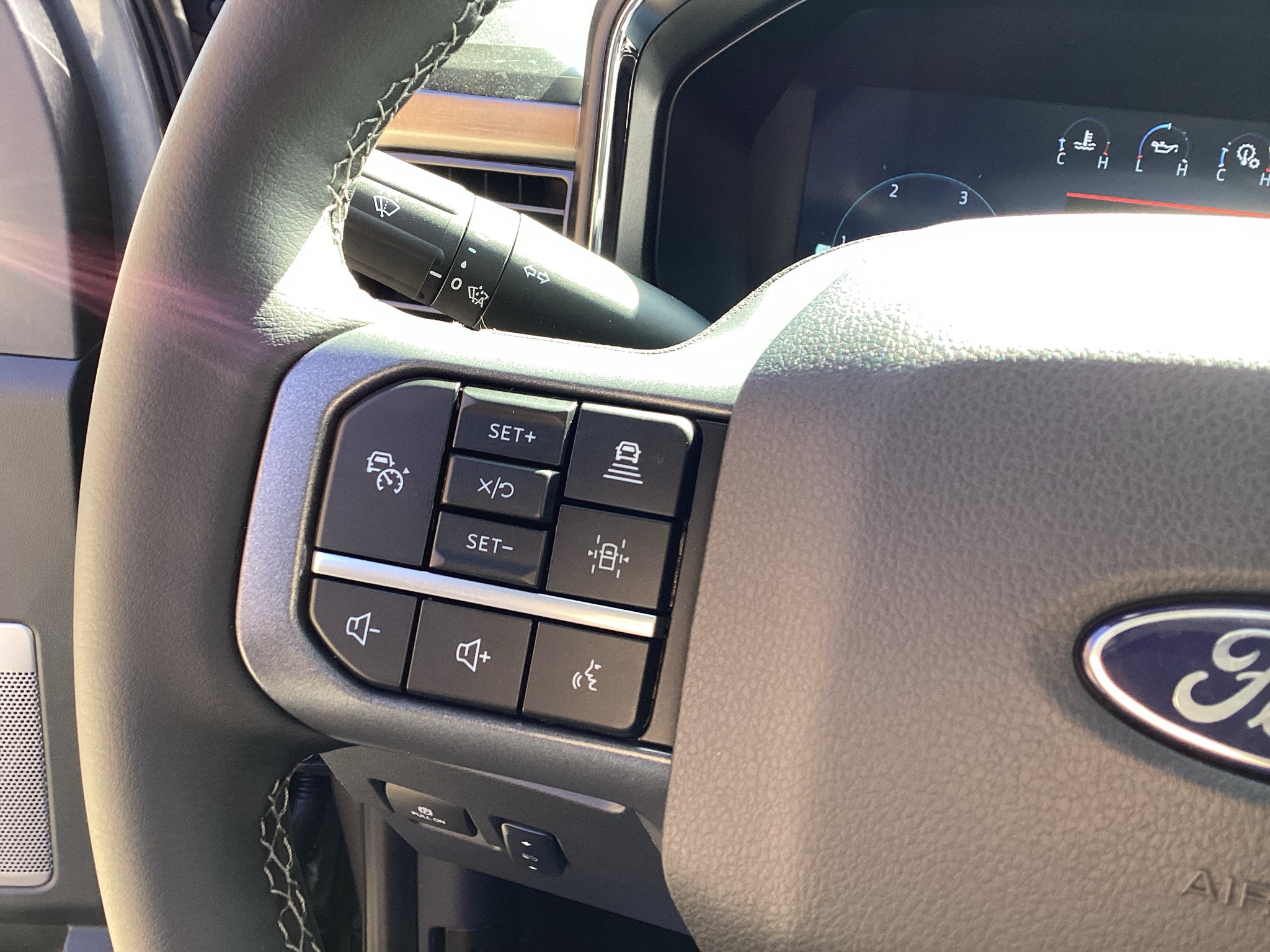 2027 Ford Super Duty F-350 SRW F-350® Lariat®
