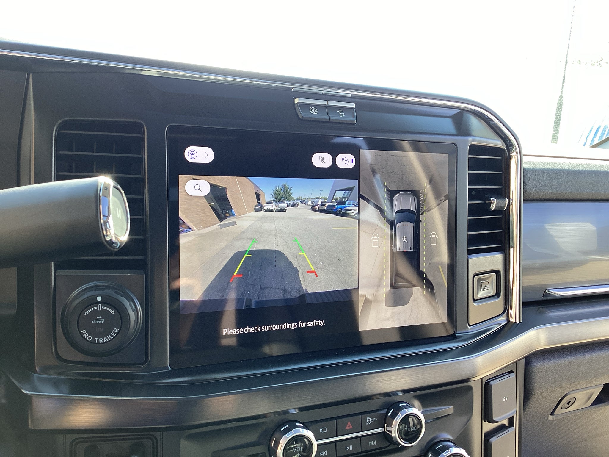 2027 Ford Super Duty F-350 SRW F-350® Lariat®
