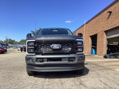 2027 Ford Super Duty F-350 SRW F-350® Lariat®