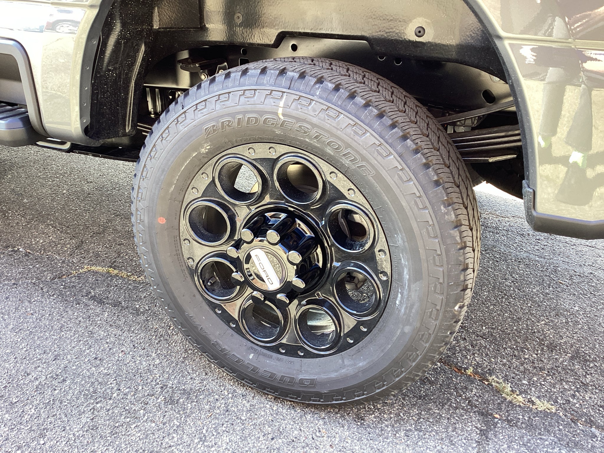 2027 Ford Super Duty F-350 SRW F-350® Lariat®