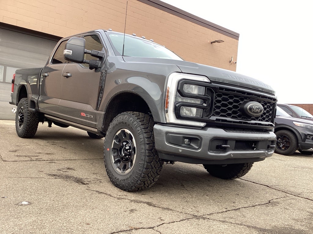 2026 Ford Super Duty F-350 SRW F-350® Lariat®