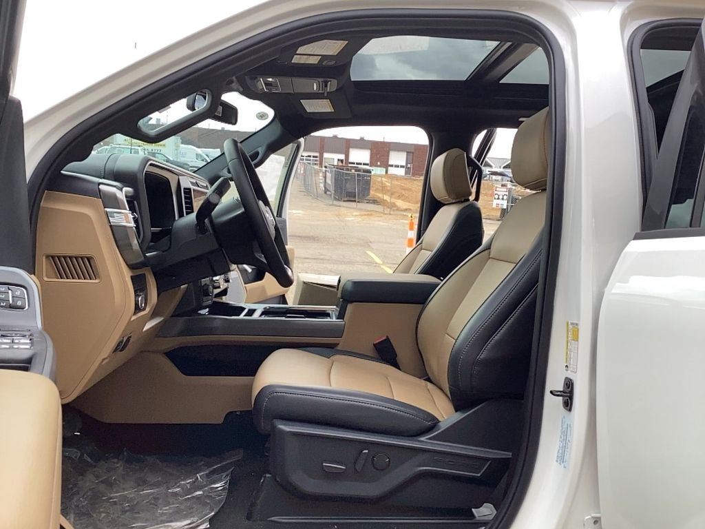 2025 Ford Super Duty F-350 SRW F-350® Lariat®