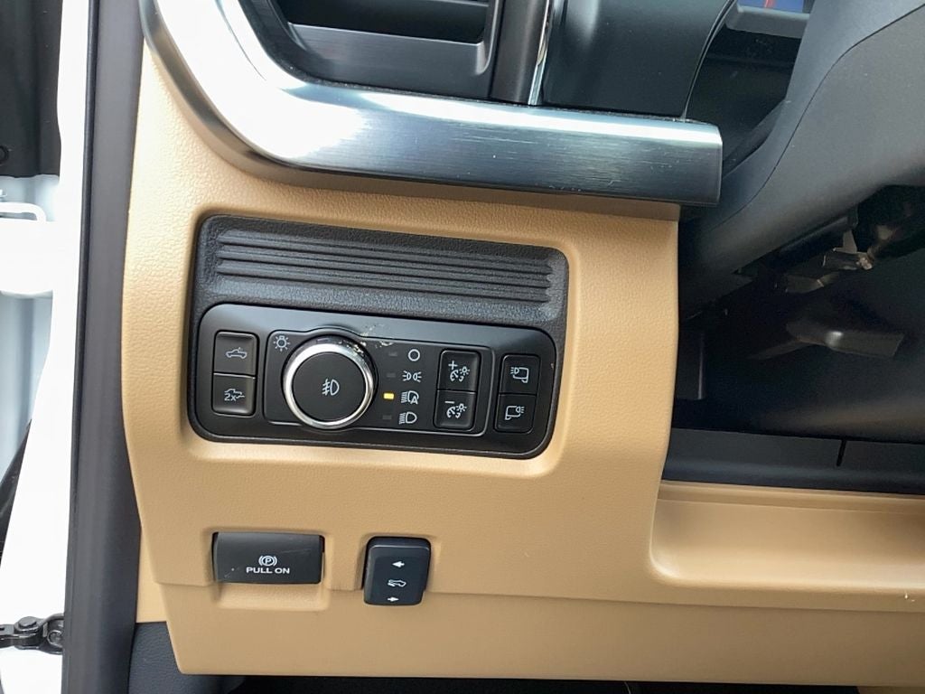 2025 Ford Super Duty F-350 SRW F-350® Lariat®