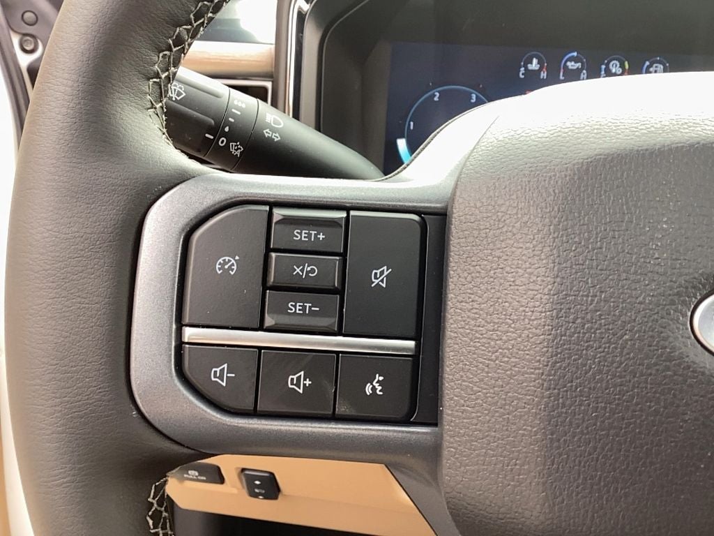 2025 Ford Super Duty F-350 SRW F-350® Lariat®