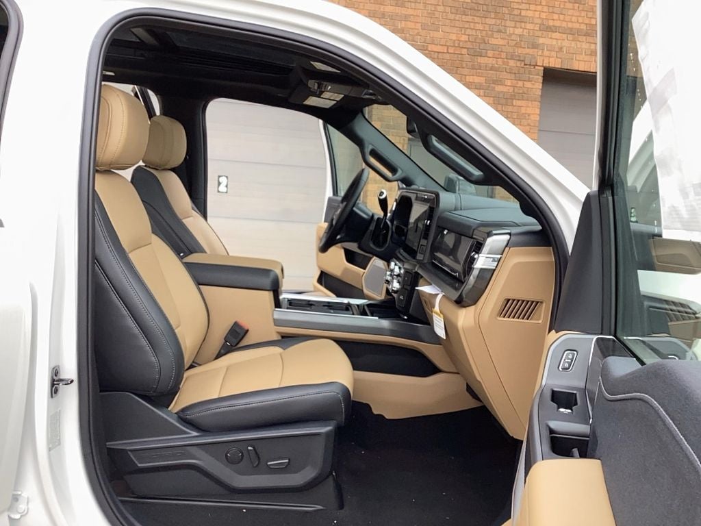 2025 Ford Super Duty F-350 SRW F-350® Lariat®