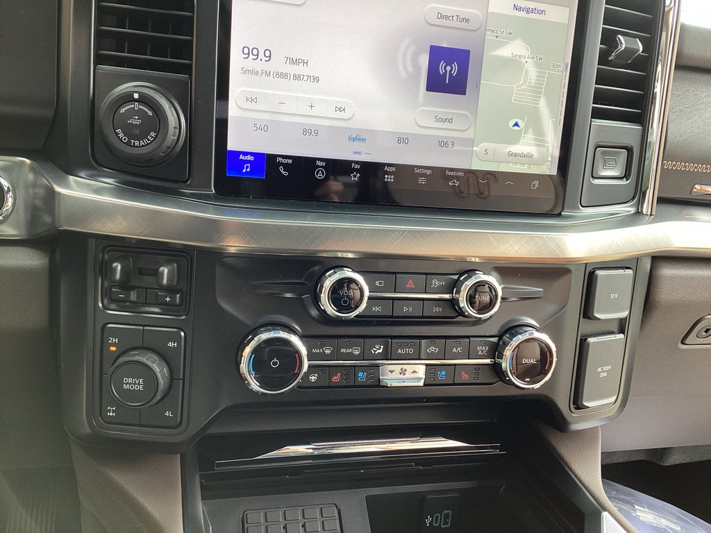 2026 Ford Super Duty F-350 SRW F-350® King Ranch®