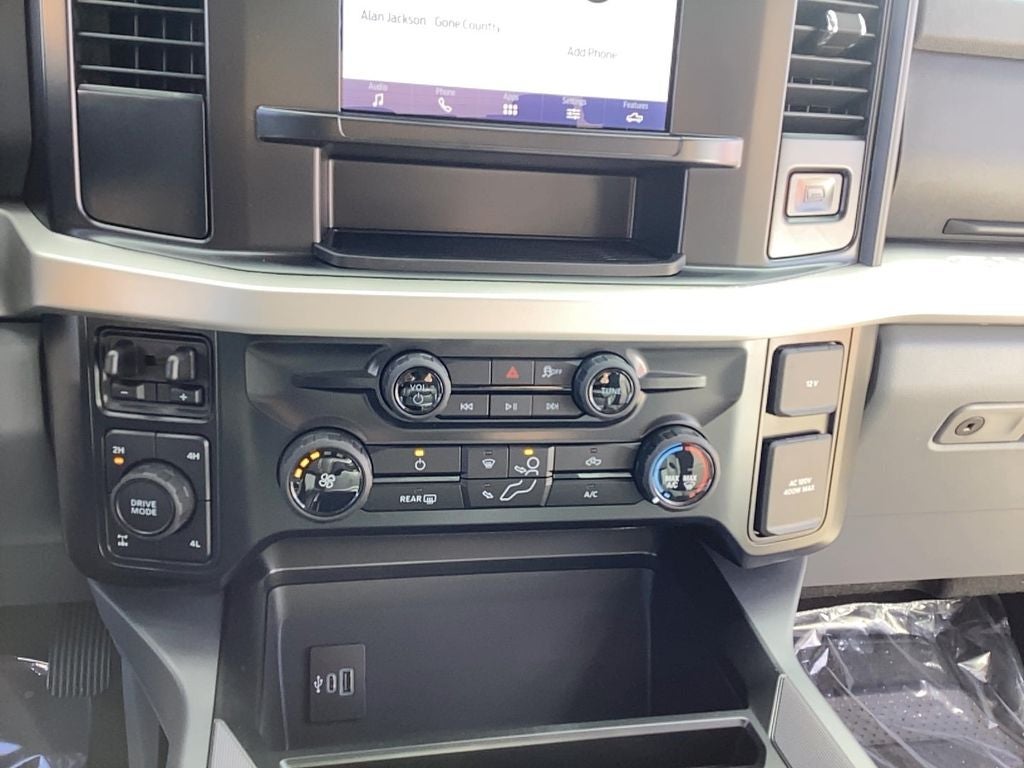 2026 Ford Super Duty F-350 SRW F-350® XLT