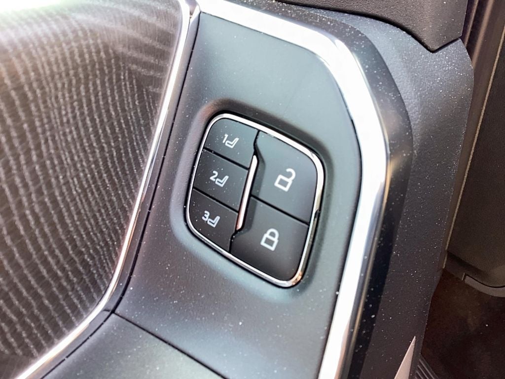 2025 Ford Super Duty F-350 SRW F-350® Platinum®