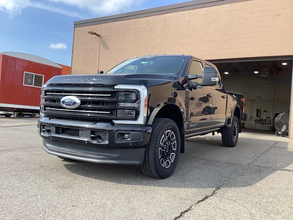 2025 Ford Super Duty F-350 SRW F-350® Platinum®