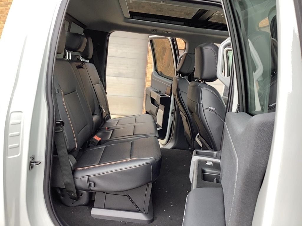 2025 Ford Super Duty F-350 SRW F-350® Lariat®