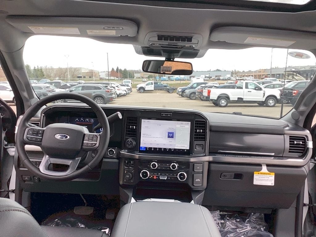 2025 Ford Super Duty F-350 SRW F-350® Lariat®