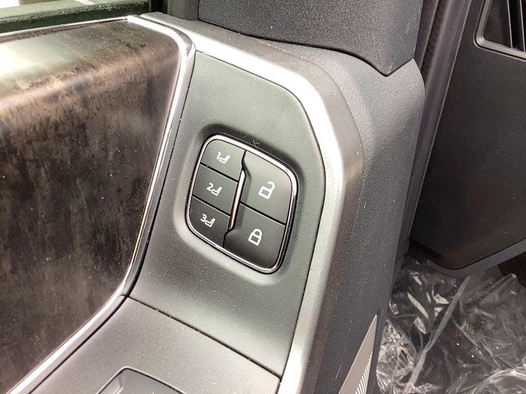 2025 Ford Super Duty F-350 SRW F-350® Lariat®