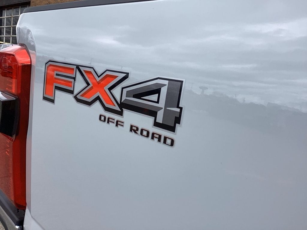 2025 Ford Super Duty F-350 SRW F-350® Lariat®